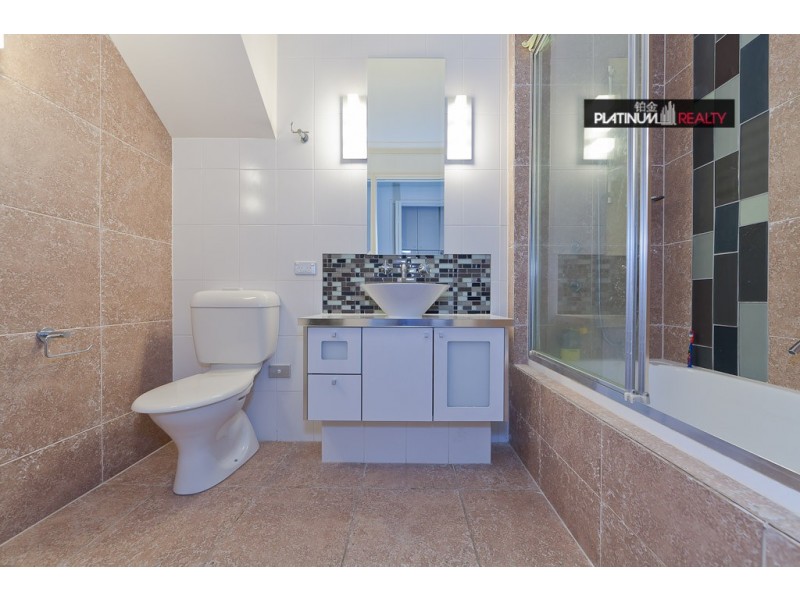 Carrara QLD 4211