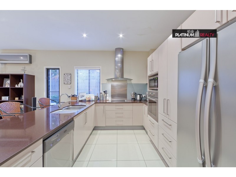 2/13 Wildwood Court, Bundall QLD 4217