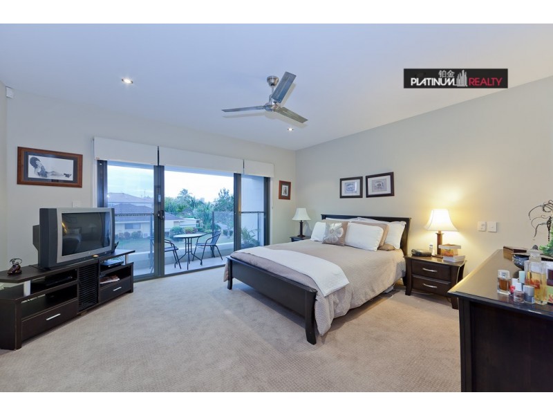 2/13 Wildwood Court, Bundall QLD 4217