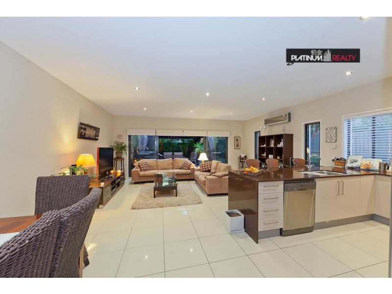 2/13 Wildwood Court, Bundall QLD 4217