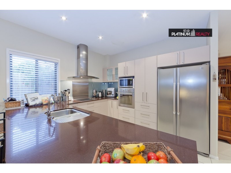 2/13 Wildwood Court, Bundall QLD 4217