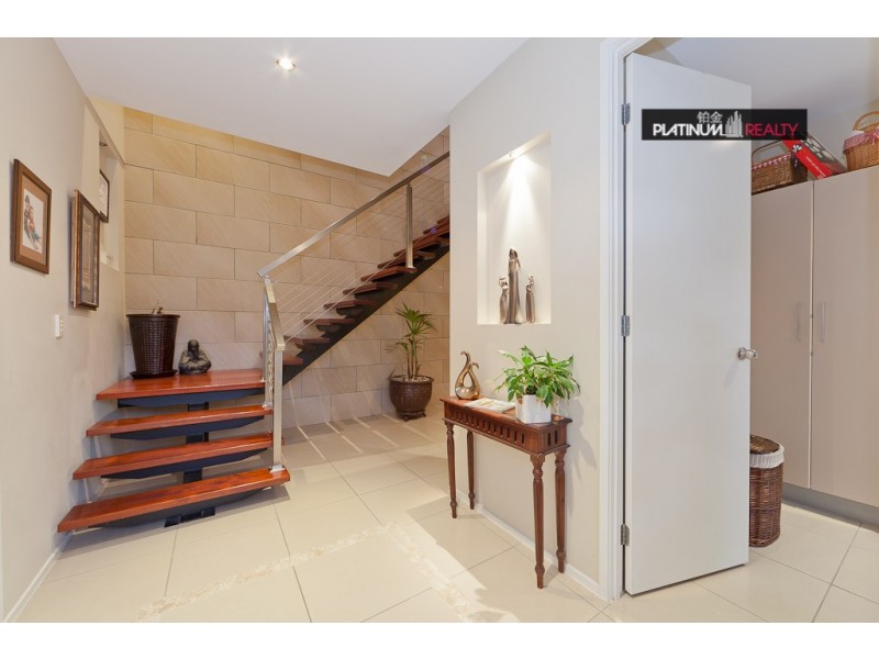 2/13 Wildwood Court, Bundall QLD 4217