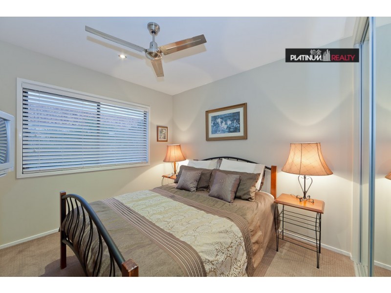 2/13 Wildwood Court, Bundall QLD 4217
