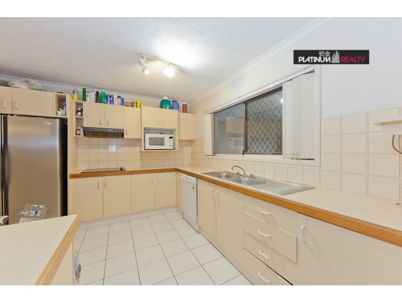 Broadbeach Waters QLD 4218