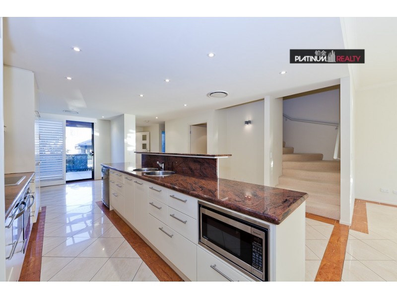 Broadbeach Waters QLD 4218