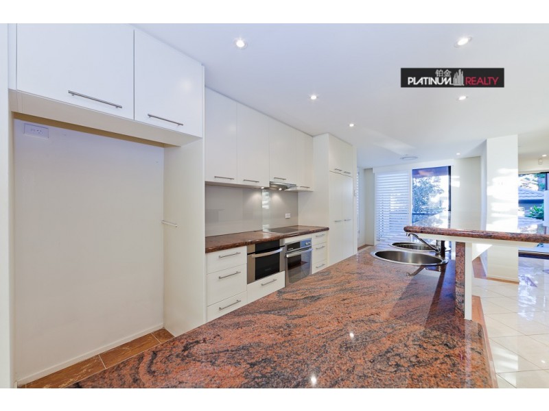 Broadbeach Waters QLD 4218