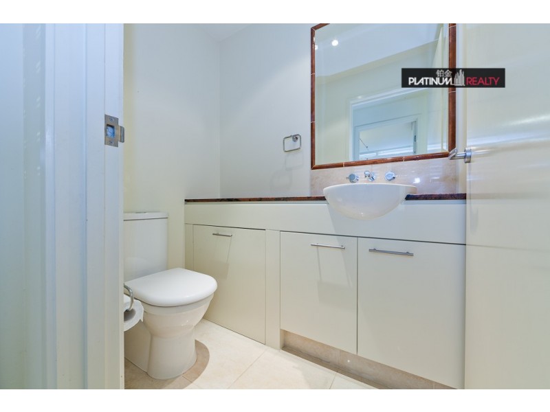 Broadbeach Waters QLD 4218