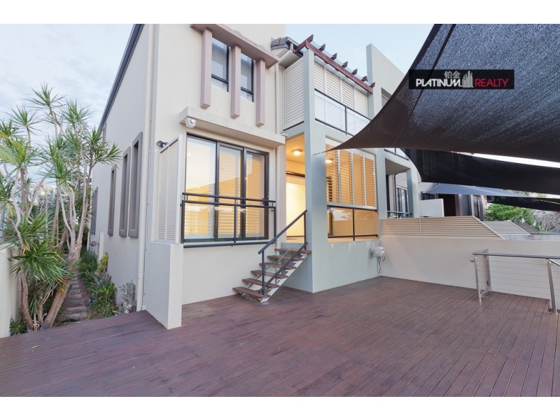 Broadbeach Waters QLD 4218