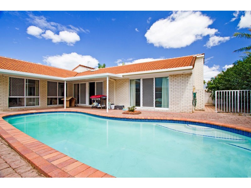 141 Santa Cruz Boulevard, Clear Island Waters QLD 4226