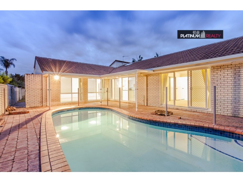 141 Santa Cruz Boulevard, Clear Island Waters QLD 4226