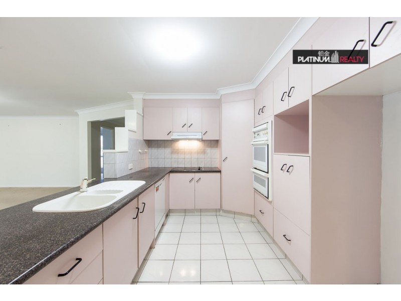 141 Santa Cruz Boulevard, Clear Island Waters QLD 4226