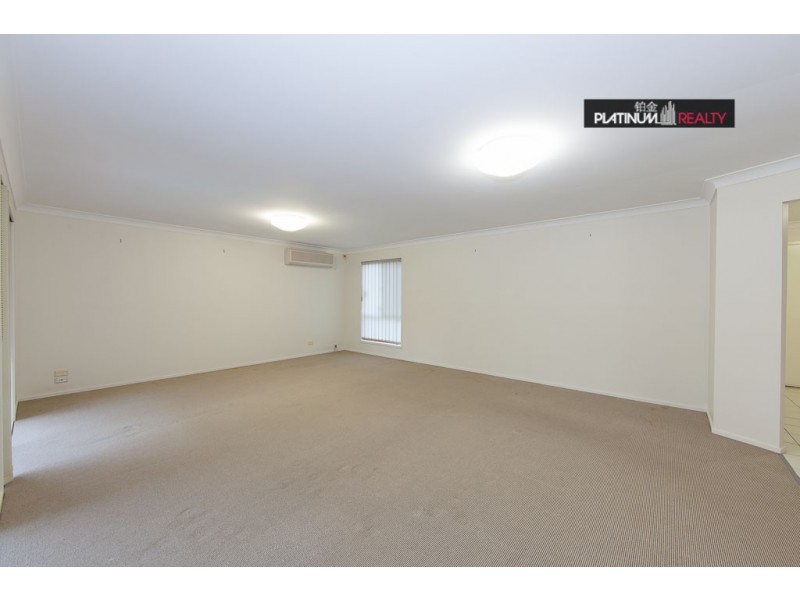 141 Santa Cruz Boulevard, Clear Island Waters QLD 4226