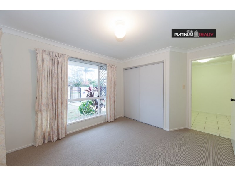 141 Santa Cruz Boulevard, Clear Island Waters QLD 4226