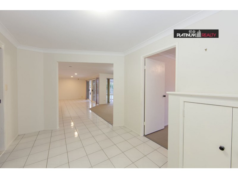 141 Santa Cruz Boulevard, Clear Island Waters QLD 4226