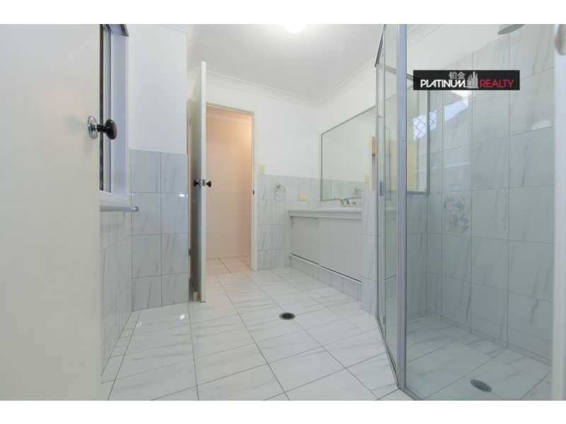 141 Santa Cruz Boulevard, Clear Island Waters QLD 4226