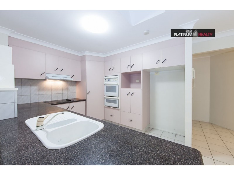 141 Santa Cruz Boulevard, Clear Island Waters QLD 4226