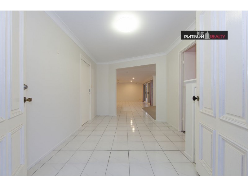141 Santa Cruz Boulevard, Clear Island Waters QLD 4226