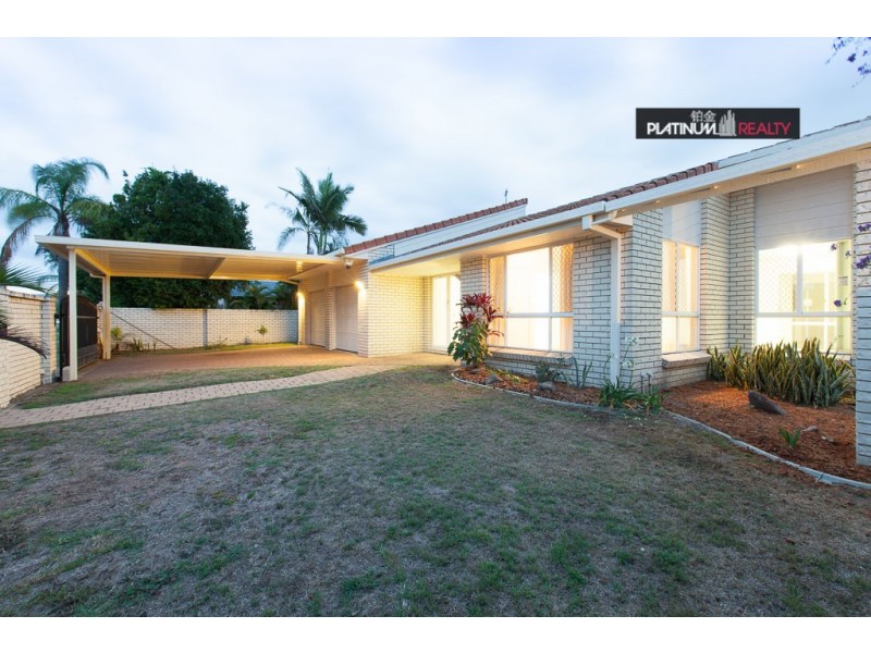 141 Santa Cruz Boulevard, Clear Island Waters QLD 4226