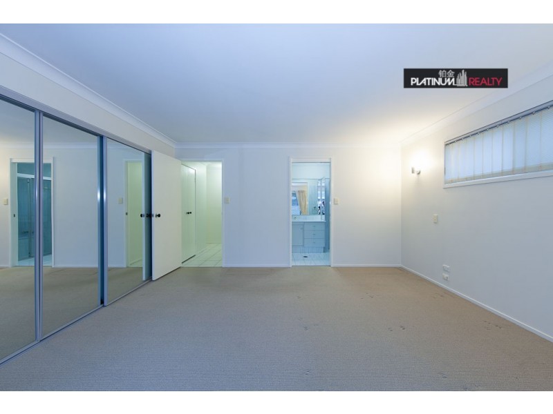 141 Santa Cruz Boulevard, Clear Island Waters QLD 4226