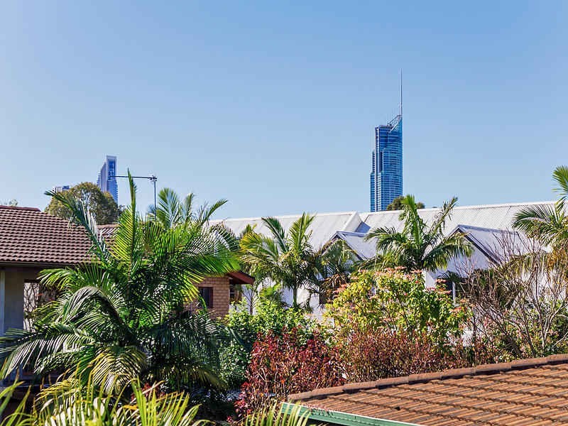 111 Salerno, Isle Of Capri QLD 4217