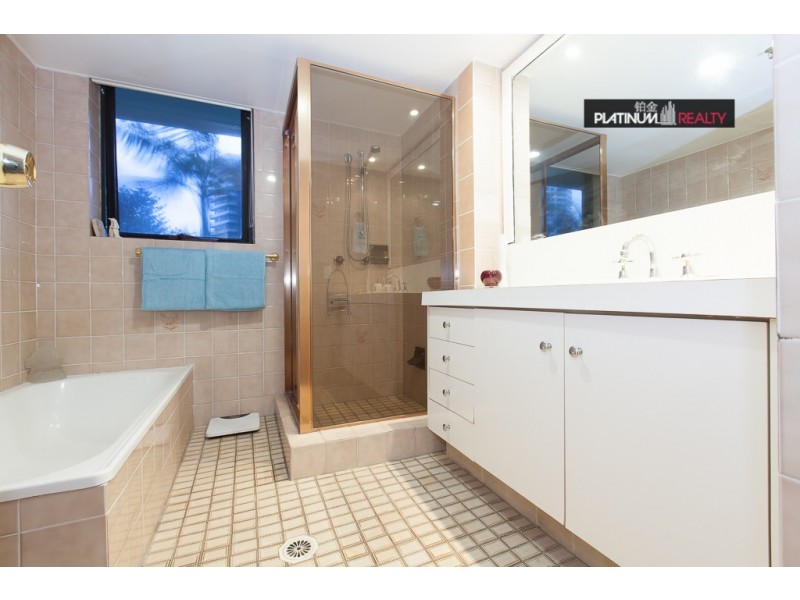 4 Thornton Street, Surfers Paradise QLD 4217