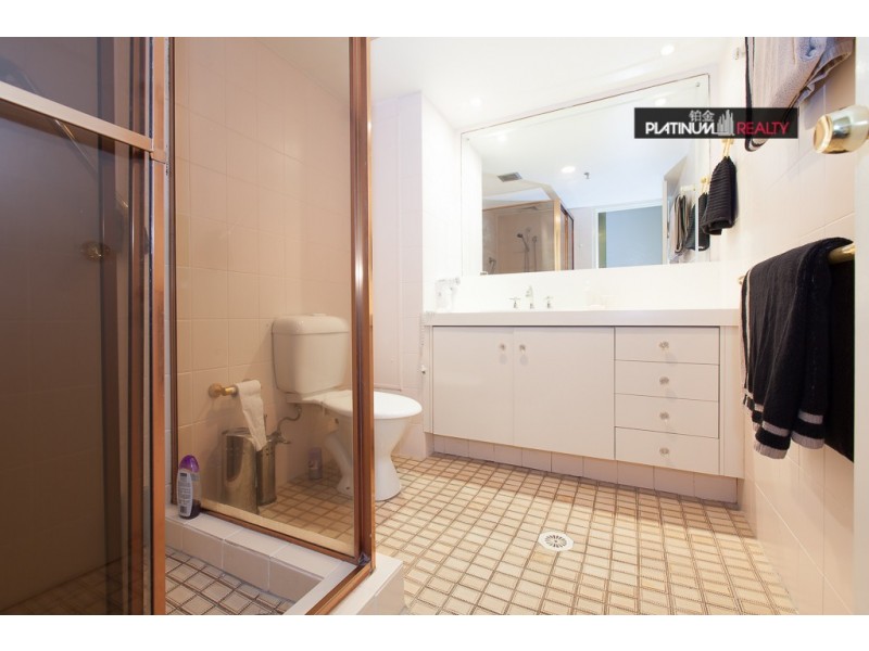 4 Thornton Street, Surfers Paradise QLD 4217