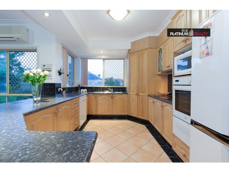 Clear Island Waters QLD 4226