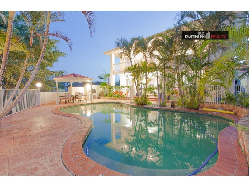 Clear Island Waters QLD 4226