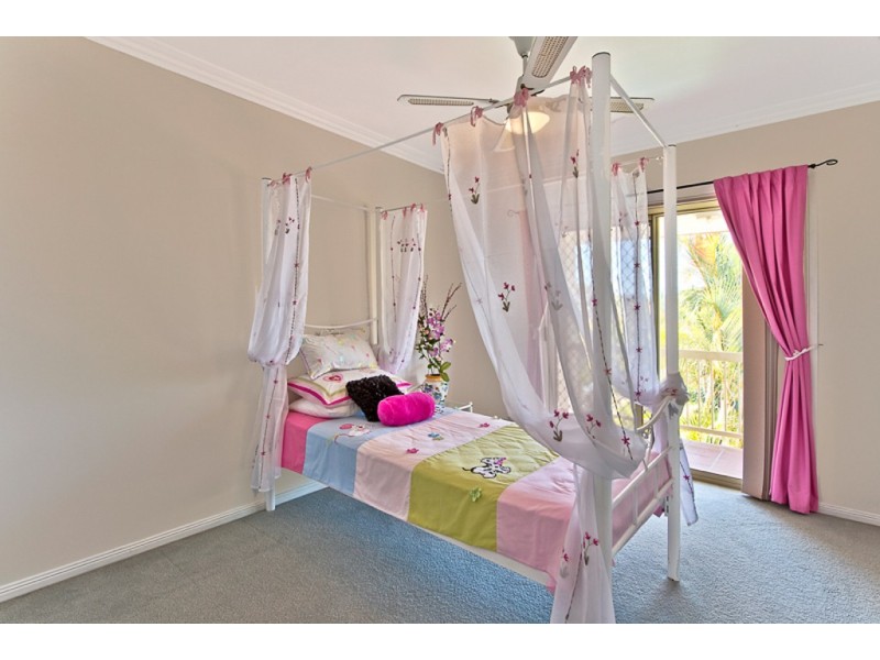 Clear Island Waters QLD 4226