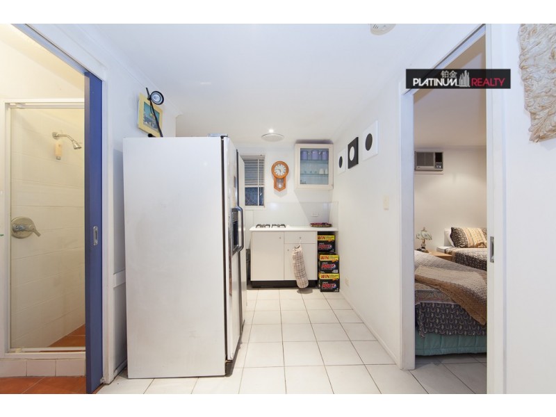 147 Markeri Street, Mermaid Waters QLD 4218