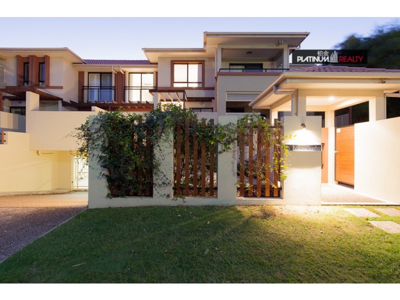 Broadbeach Waters QLD 4218