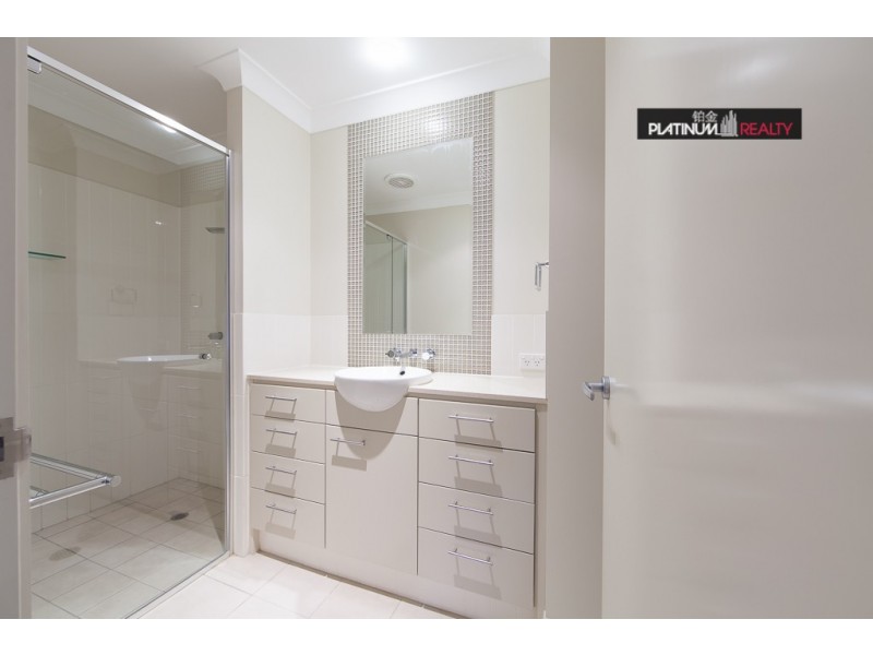 Broadbeach Waters QLD 4218