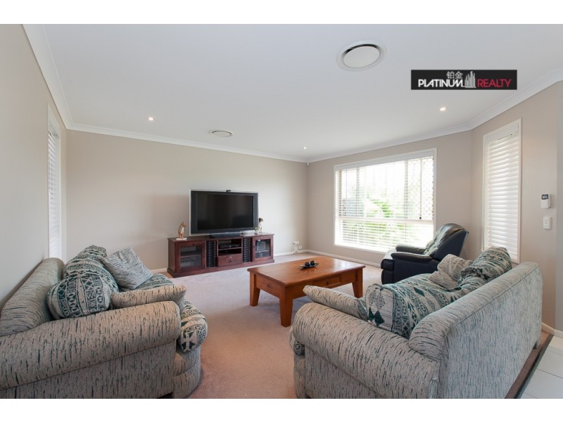 15 Summerwine Street, Burleigh Waters QLD 4220