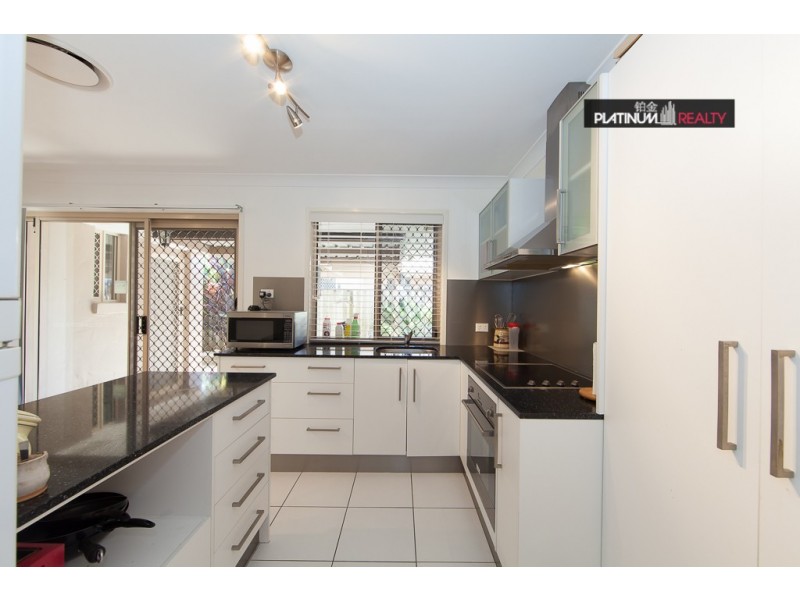 15 Summerwine Street, Burleigh Waters QLD 4220