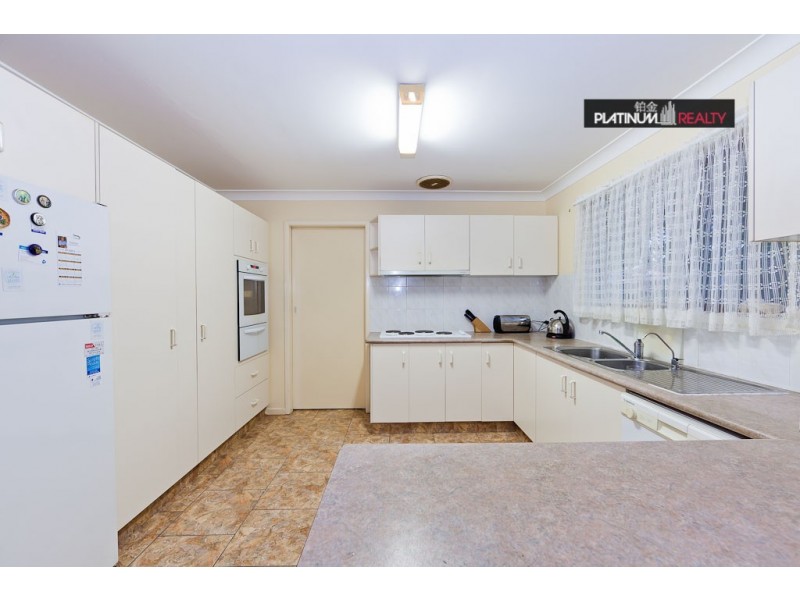 8 Sequana Avenue, Mermaid Waters QLD 4218