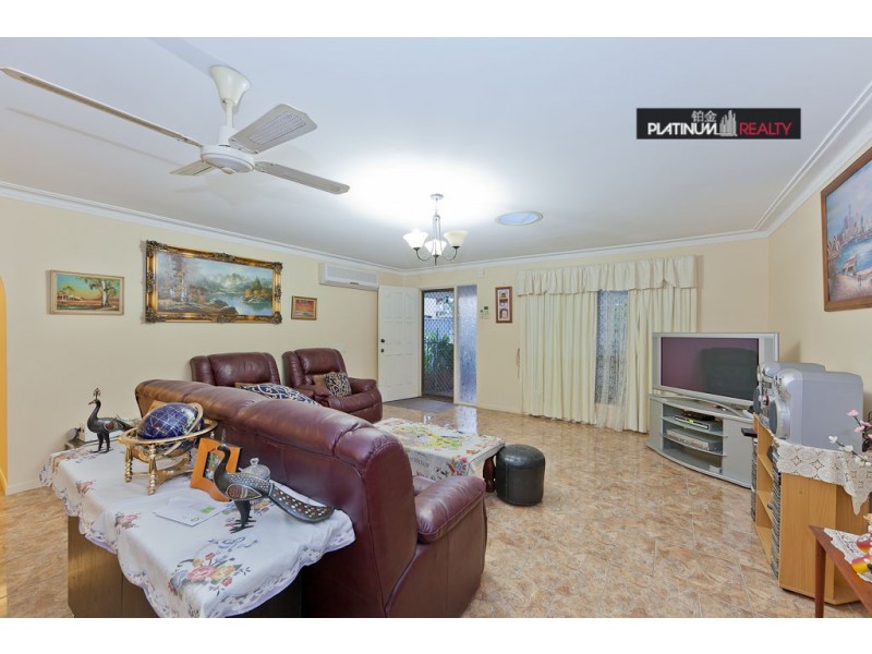 8 Sequana Avenue, Mermaid Waters QLD 4218