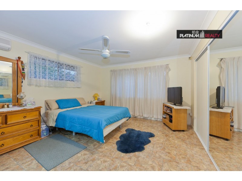 8 Sequana Avenue, Mermaid Waters QLD 4218