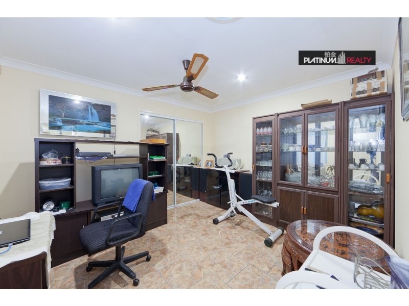 8 Sequana Avenue, Mermaid Waters QLD 4218