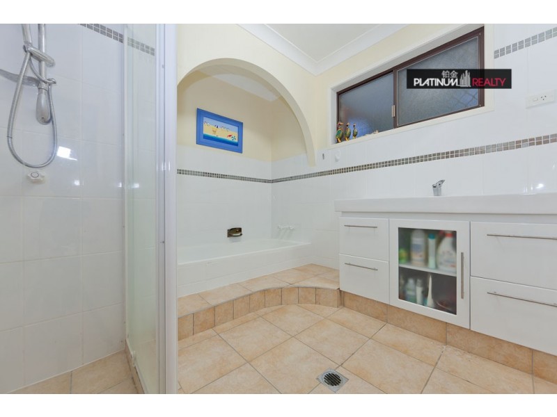 8 Sequana Avenue, Mermaid Waters QLD 4218