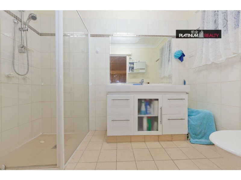 8 Sequana Avenue, Mermaid Waters QLD 4218