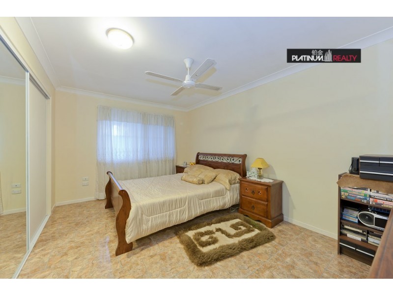 8 Sequana Avenue, Mermaid Waters QLD 4218