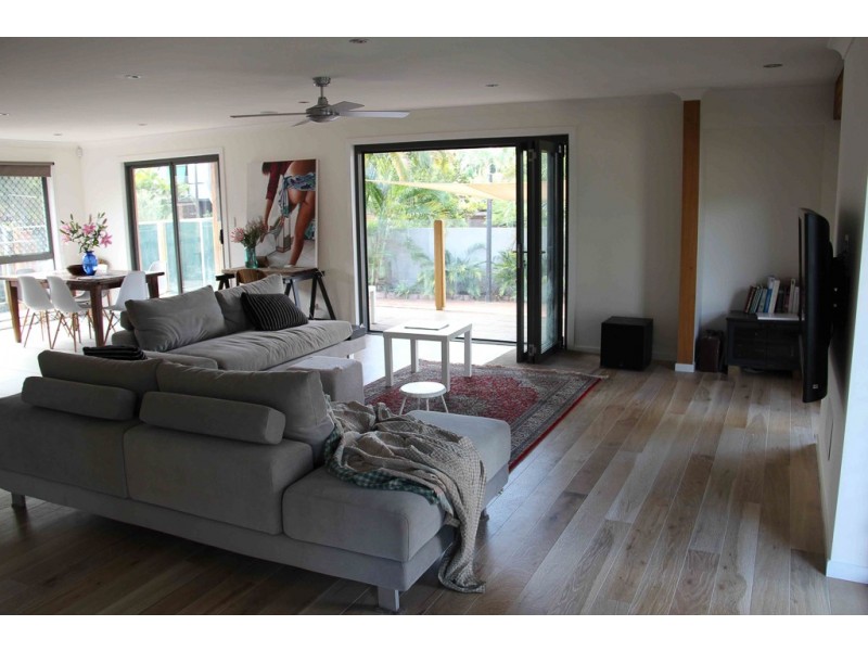 8 Beauty Point Drive, Robina QLD 4226