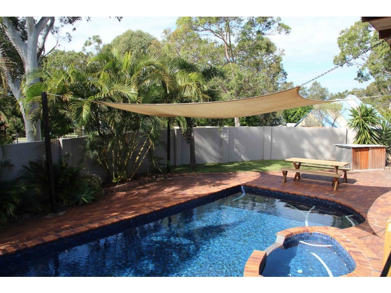 8 Beauty Point Drive, Robina QLD 4226