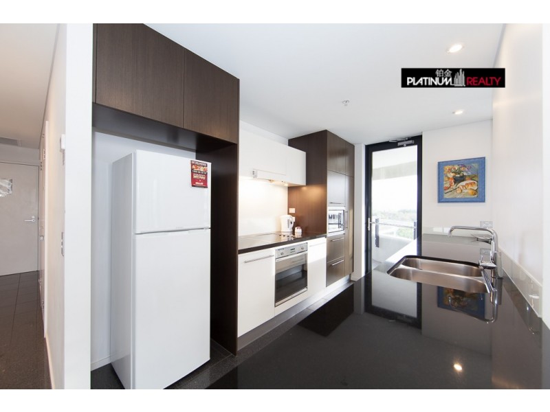 89 Surf Parade, Broadbeach QLD 4218