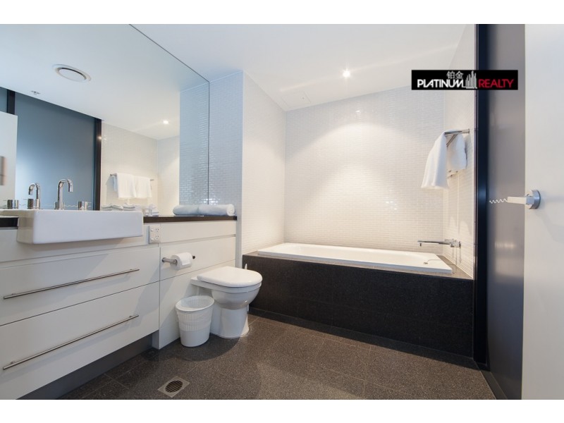 89 Surf Parade, Broadbeach QLD 4218