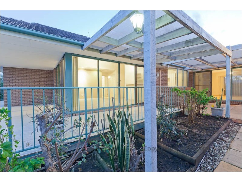 25 Tristan court, Benowa QLD 4217