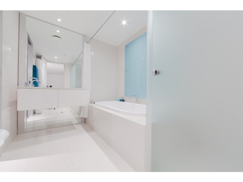 9 Hamilton Avenue, Surfers Paradise QLD 4217