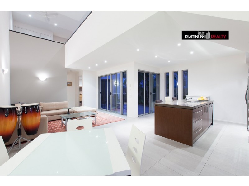 2/9 Dolphin Avenue, Mermaid Beach QLD 4218