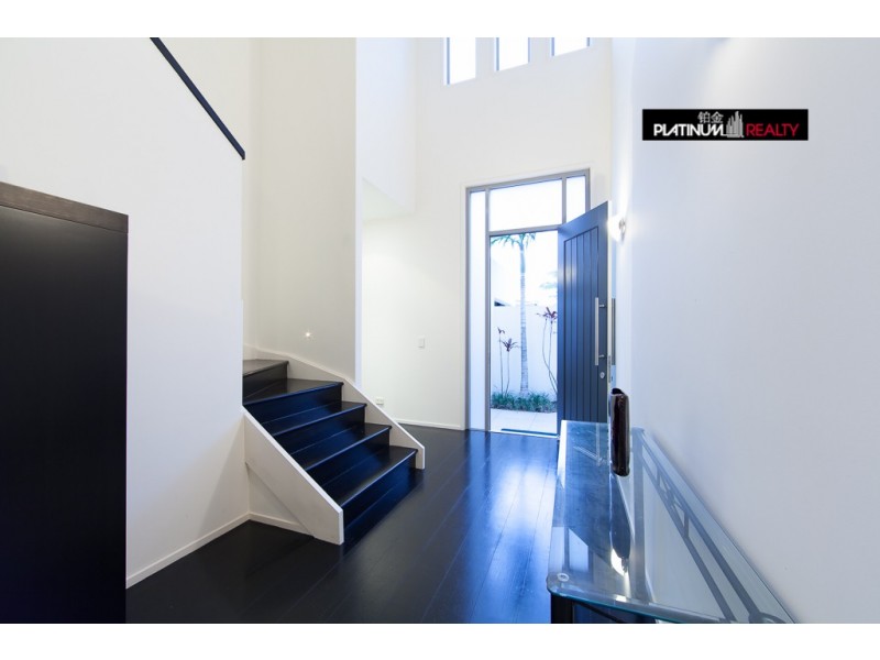 2/9 Dolphin Avenue, Mermaid Beach QLD 4218