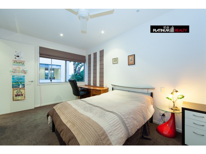 2/9 Dolphin Avenue, Mermaid Beach QLD 4218